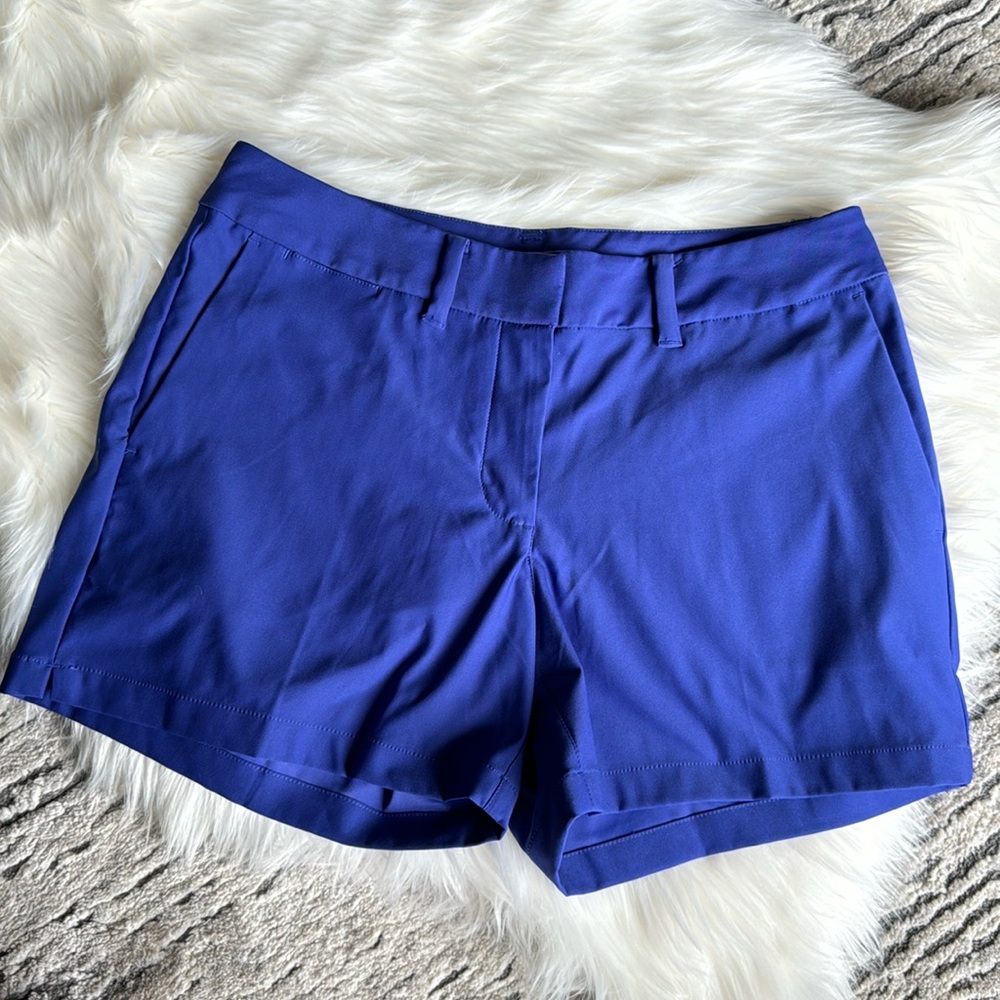 Nike women’s golf shorts- like new!!